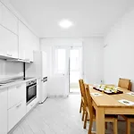 для вас! вул. голинського, 8! *